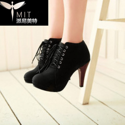 派尼美特絨面系帶粗跟馬丁靴 秋冬大碼女性的時尚與舒適之選